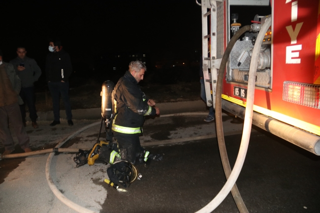 Erciş’te yangın: 2 itfaiye eri ve 8 vatandaş yaralandı